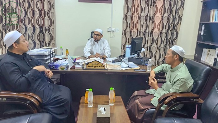 رئيس وحدة الخريجين في لقاء مع مدير معهد الدراسات القرآنية بمالانغ - اندونيسيا