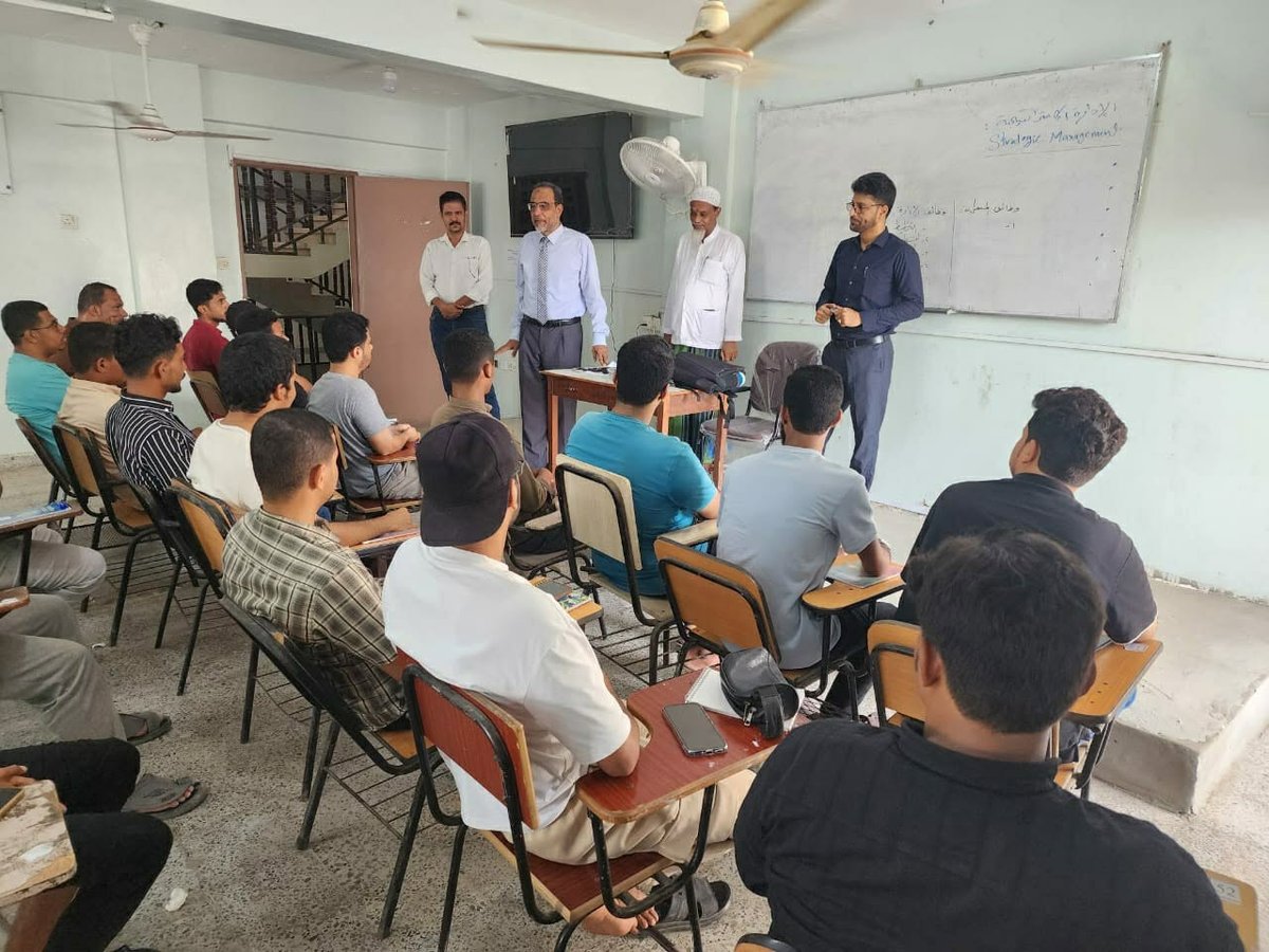 البروفيسور مكنون يدشّن العام الدراسي الجديد 2026-2027 بكليات جامعة الأحقاف في المكلا